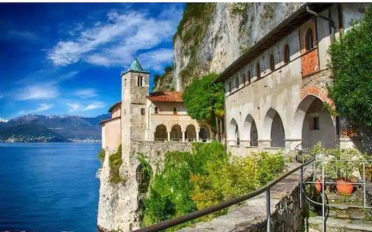 Tinas Yellow Home Leggiuno Exterior photo