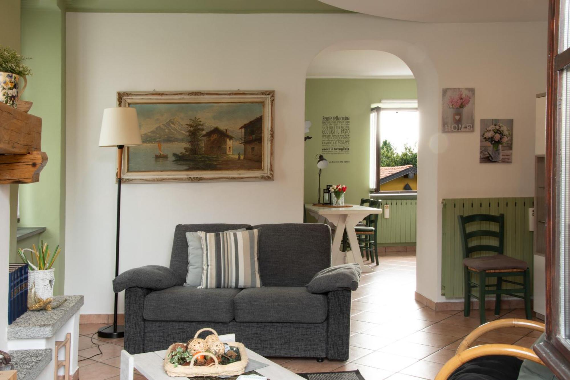 Tinas Yellow Home Leggiuno Exterior photo